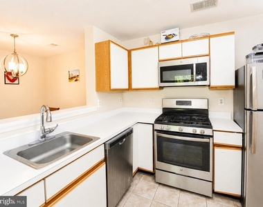 13201 Astoria Hill Court - Photo Thumbnail 10