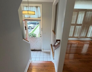1106 Arcola Avenue - Photo Thumbnail 4