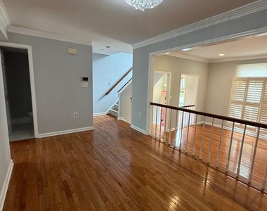 1106 Arcola Avenue - Photo Thumbnail 10