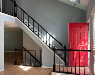 13928 Mustang Hill Lane - Photo Thumbnail 2