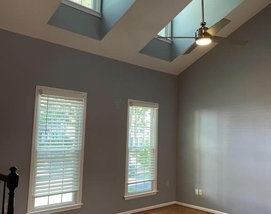 13928 Mustang Hill Lane - Photo Thumbnail 4