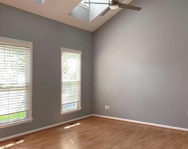 13928 Mustang Hill Lane - Photo Thumbnail 6