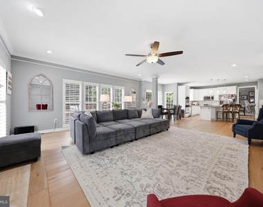 3852 Glasgow Way - Photo Thumbnail 16