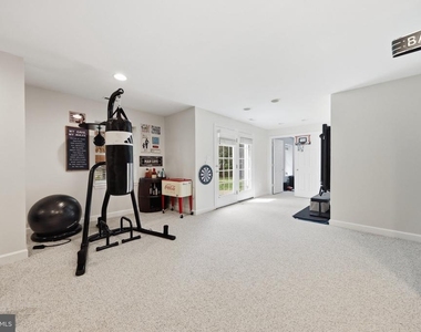 3852 Glasgow Way - Photo Thumbnail 34