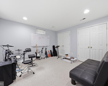 3852 Glasgow Way - Photo Thumbnail 35