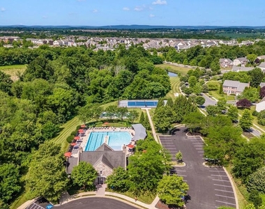 3852 Glasgow Way - Photo Thumbnail 46
