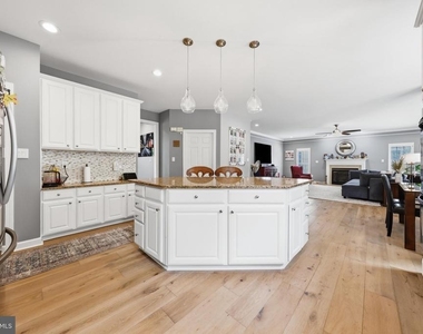 3852 Glasgow Way - Photo Thumbnail 10
