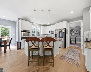 3852 Glasgow Way - Photo Thumbnail 8