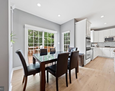 3852 Glasgow Way - Photo Thumbnail 13