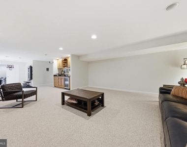 3852 Glasgow Way - Photo Thumbnail 33