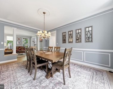 3852 Glasgow Way - Photo Thumbnail 7