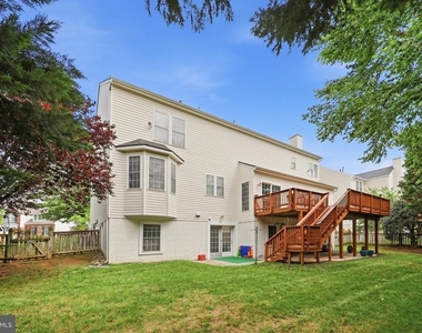 3852 Glasgow Way - Photo Thumbnail 38