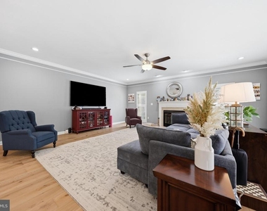 3852 Glasgow Way - Photo Thumbnail 14