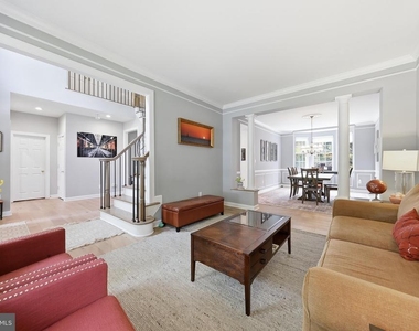 3852 Glasgow Way - Photo Thumbnail 5