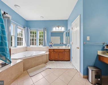 3852 Glasgow Way - Photo Thumbnail 22