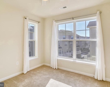 6163 Margarita Way - Photo Thumbnail 17