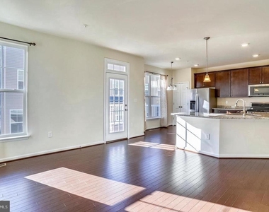 6163 Margarita Way - Photo Thumbnail 12