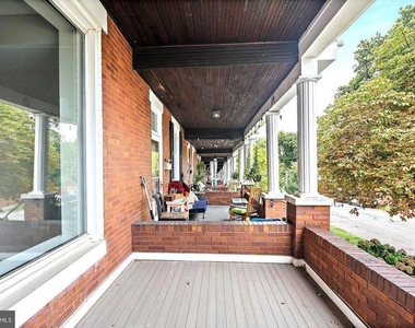 1327 W 42nd Street - Photo Thumbnail 4