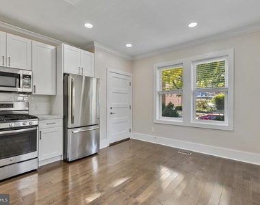 1100 Holbrook Terrace Ne - Photo Thumbnail 6