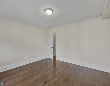 1100 Holbrook Terrace Ne - Photo Thumbnail 12