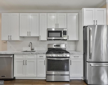 1100 Holbrook Terrace Ne - Photo Thumbnail 7