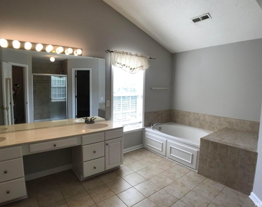 114 Hidden Rock Court - Photo Thumbnail 15