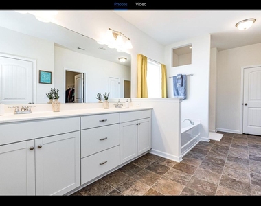 805 Scarlet - Photo Thumbnail 10