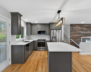 1112 Stonehedge Avenue - Photo Thumbnail 4