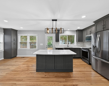 1112 Stonehedge Avenue - Photo Thumbnail 2