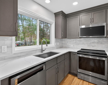 1112 Stonehedge Avenue - Photo Thumbnail 5