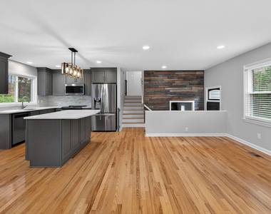 1112 Stonehedge Avenue - Photo Thumbnail 8