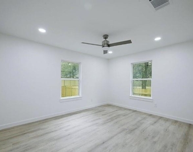 11403 Leander St - Photo Thumbnail 15