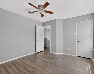 13528 Briarcreek Loop - Photo Thumbnail 32