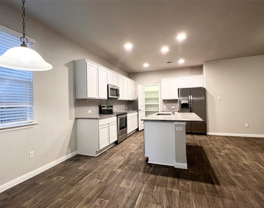 105 Naset Dr - Photo Thumbnail 15