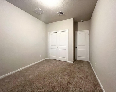 105 Naset Dr - Photo Thumbnail 21