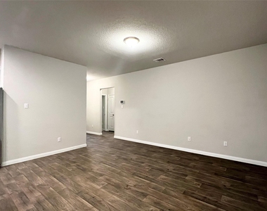 105 Naset Dr - Photo Thumbnail 10