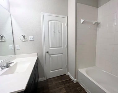 105 Naset Dr - Photo Thumbnail 17