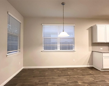 105 Naset Dr - Photo Thumbnail 6
