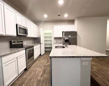 105 Naset Dr - Photo Thumbnail 14