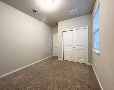 105 Naset Dr - Photo Thumbnail 20