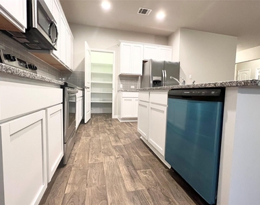 105 Naset Dr - Photo Thumbnail 12