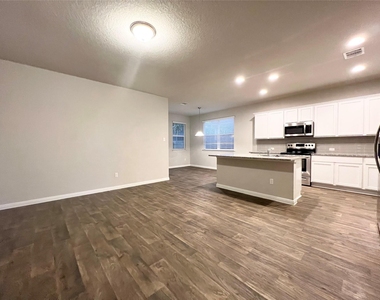 105 Naset Dr - Photo Thumbnail 7
