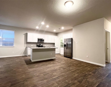 105 Naset Dr - Photo Thumbnail 8