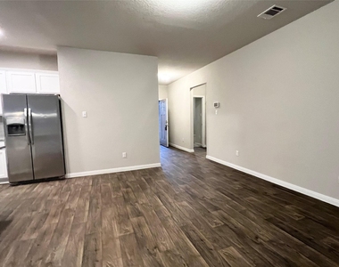 105 Naset Dr - Photo Thumbnail 9