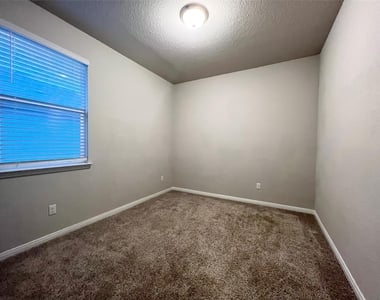 105 Naset Dr - Photo Thumbnail 19