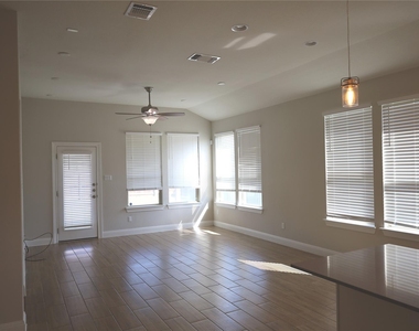 169 Isabella Way - Photo Thumbnail 3