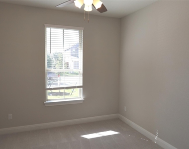 169 Isabella Way - Photo Thumbnail 12