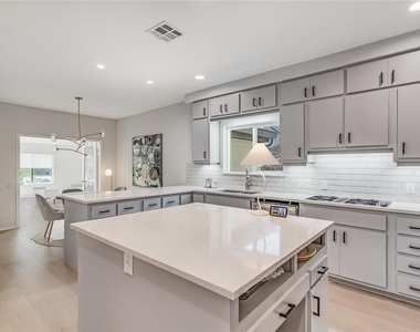 5606 Sedgefield Dr - Photo Thumbnail 8