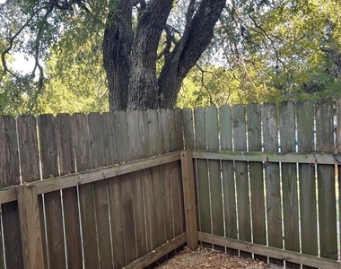 2304 Barton Village Cir - Photo Thumbnail 9