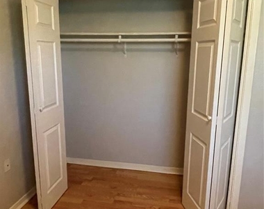 2304 Barton Village Cir - Photo Thumbnail 5